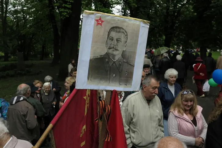 Хитлер е заклеймен, а Сталин е по-жив от всички живи*