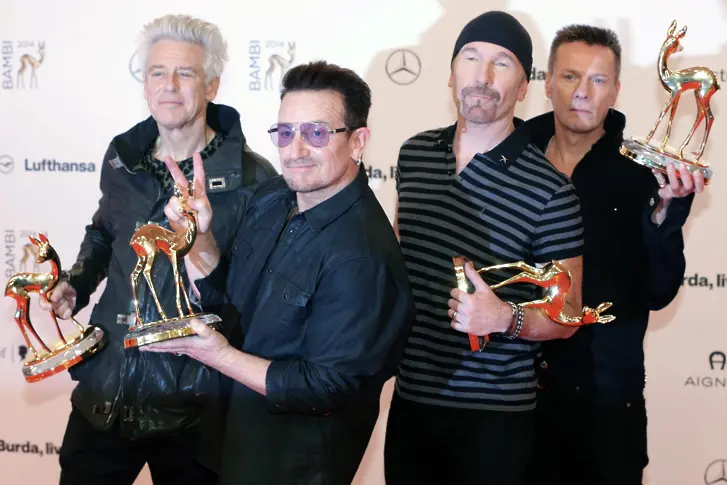 U2 изкараха акъла на Белфаст, снимали клип с взривове