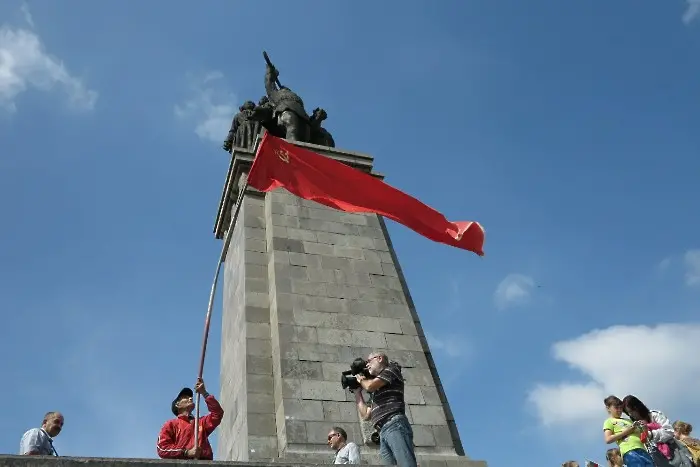 България се превръща в разпокъсана отвътре страна