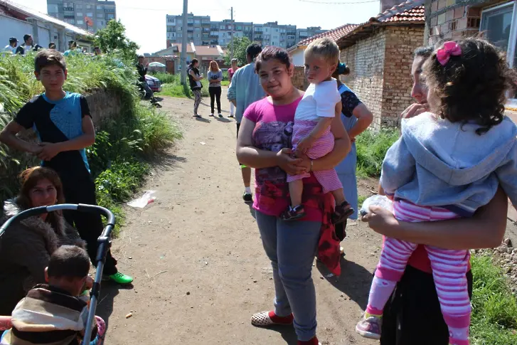 Спират помощите на непълнолетните майки