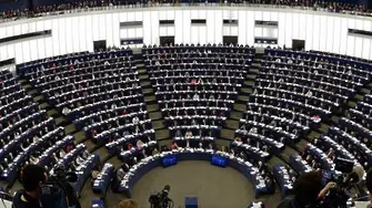 Те са против ЕС. Но напират за Европарламента