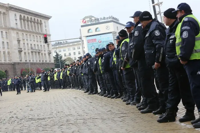 Полицията с право за 