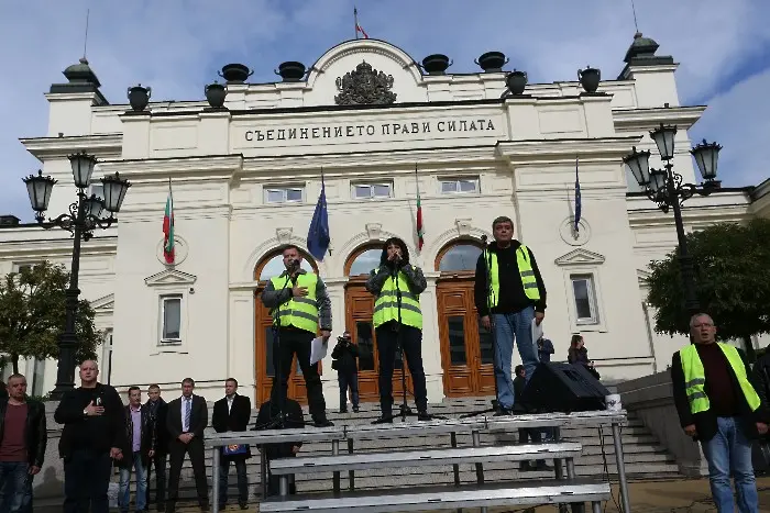 А кой управлява (?)