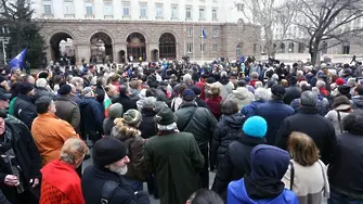 Стотици на протест в подкрепа на отец Паоло Кортези (СНИМКИ)