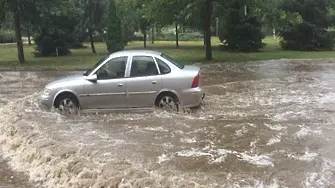 Дъжд, градушка и бедствено положение за един ден (СНИМКИ)