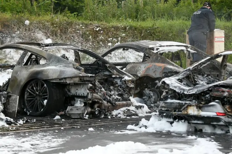 Вандали опожариха автосалон на “Порше” в Хамбург