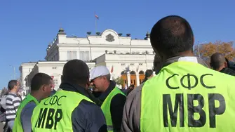 И полицаи посрещат председателството с протести