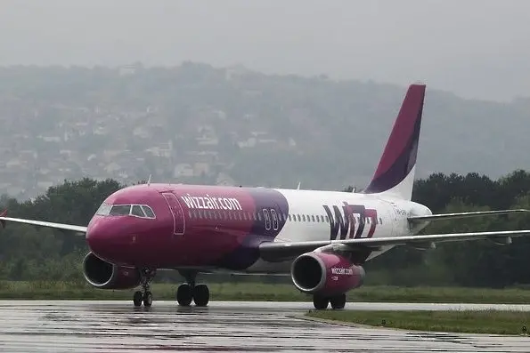 И Wizzair отменя полети до Италия, но не всички