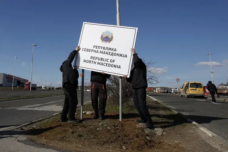 България трябва да говори с народа, а не с властта в Северна Македония