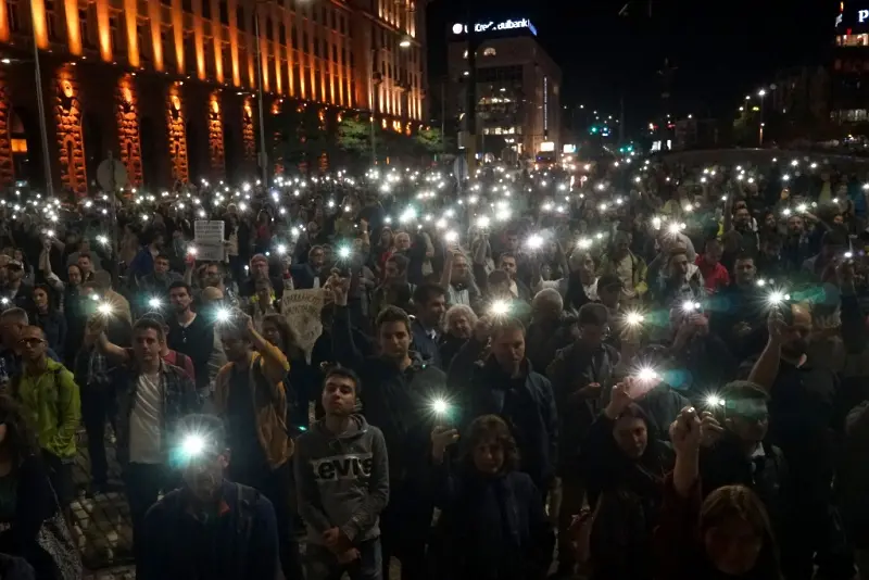 Кой притежава демокрацията