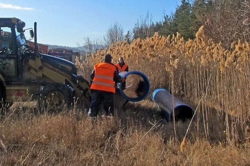 Помните ли аварийния водопровод за Перник? Още е... незаконен