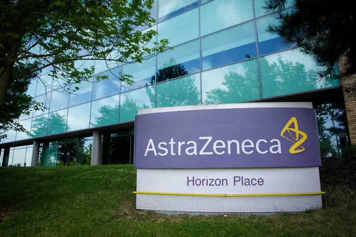 Франция и Германия разрешават AstraZeneca и за хора над 65