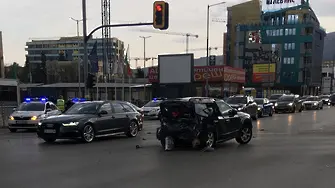 Ето как джипът помита колата на Милен Цветков (ВИДЕО)