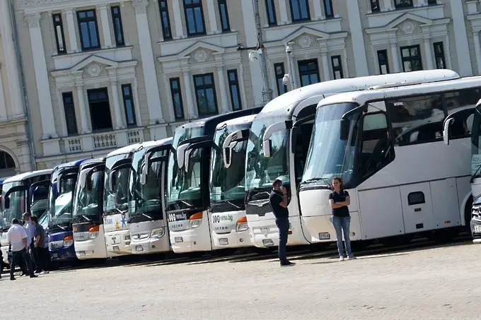 Туристическият бранш се среща с Ангелов. Иска да ваксинира персонала