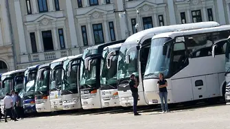 Туристическият бранш се среща с Ангелов. Иска да ваксинира персонала