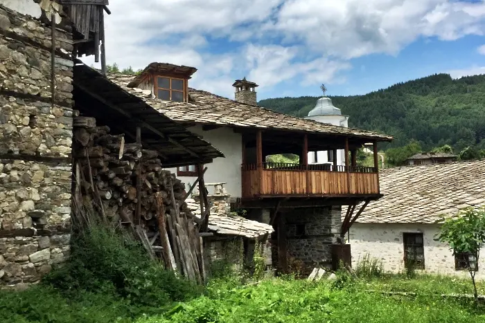 Долен - в прегръдката на Западните Родопи, където и камъните имат душа