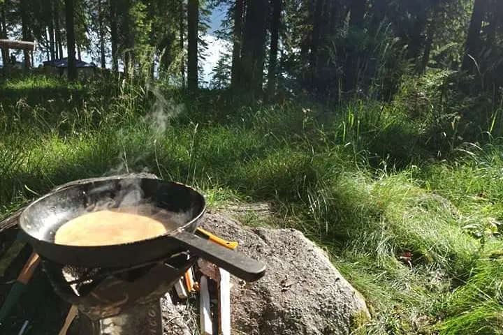 На планина с палатки и... деца