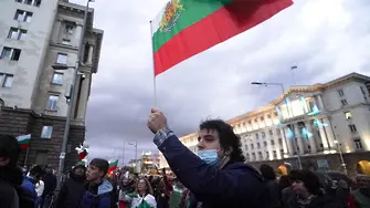 Ден 100 и Велико народно въстание 5: Който го е страх от прасета, не ходи на павета 