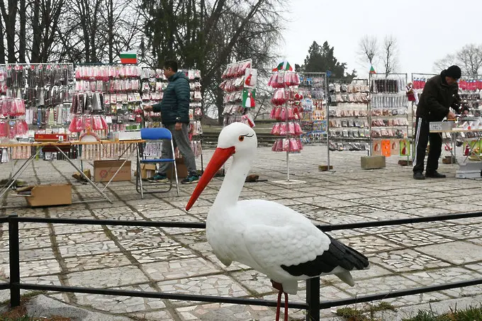 С какво време започва март?