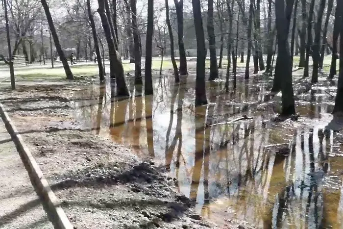 Западен парк - под вода. Общината: 