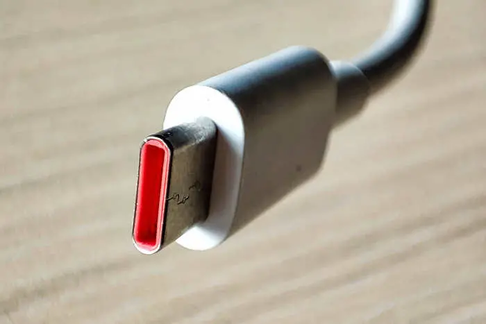 USB-C става над двойно по-мощен - до 240W