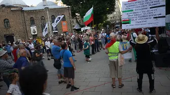 Митинг отбеляза една година от началото на протестите. Радев с послание във фейсбук