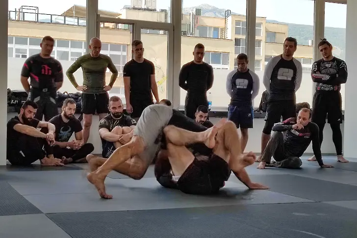 Всеки може да се „потъркаля“ в Twisted Jiujitsu (ВИДЕО)