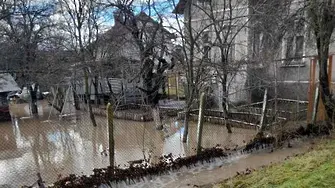 Бедствено положение заради дъжда в части от страната