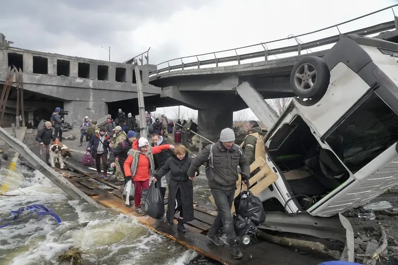 ДЕНЯТ В НЯКОЛКО РЕДА: още и много война. И Русия с нов автогол