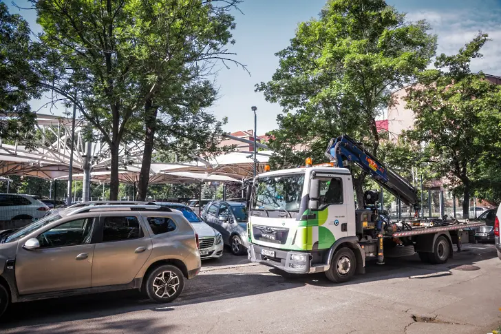 Съдът спаси в последния момент чадърите на автокъща 