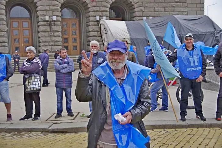 Около 200 протестиращи превозвачи завършиха шествието при МС (СНИМКИ)