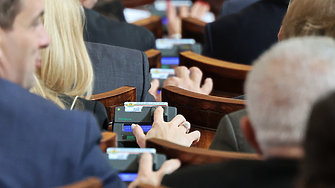 Хартиента бюлетина прескочи първото препятствие. ДБ я бори с преброителни центрове