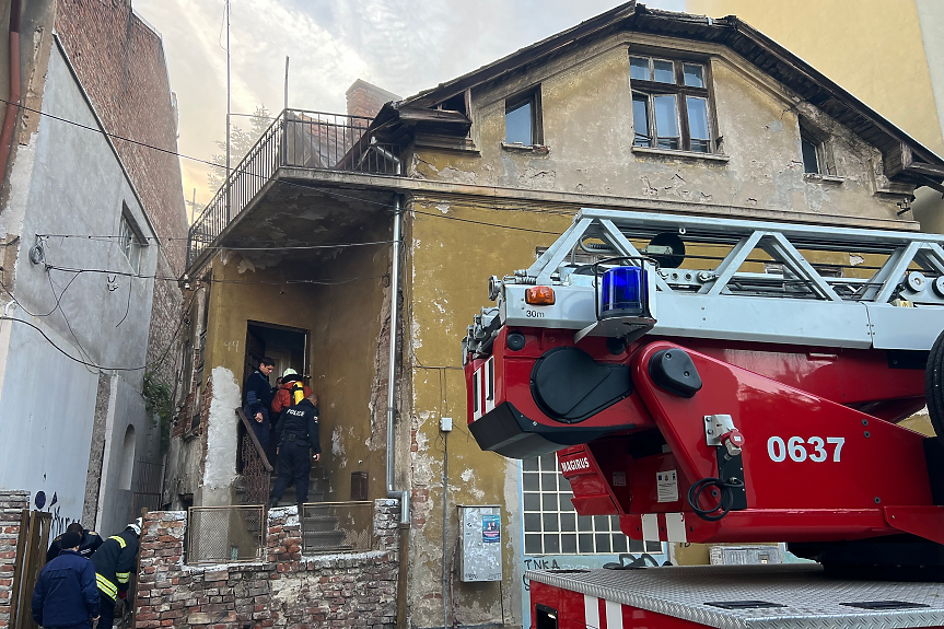 Двама млади мъже убили и подпалили баба и сина ѝ