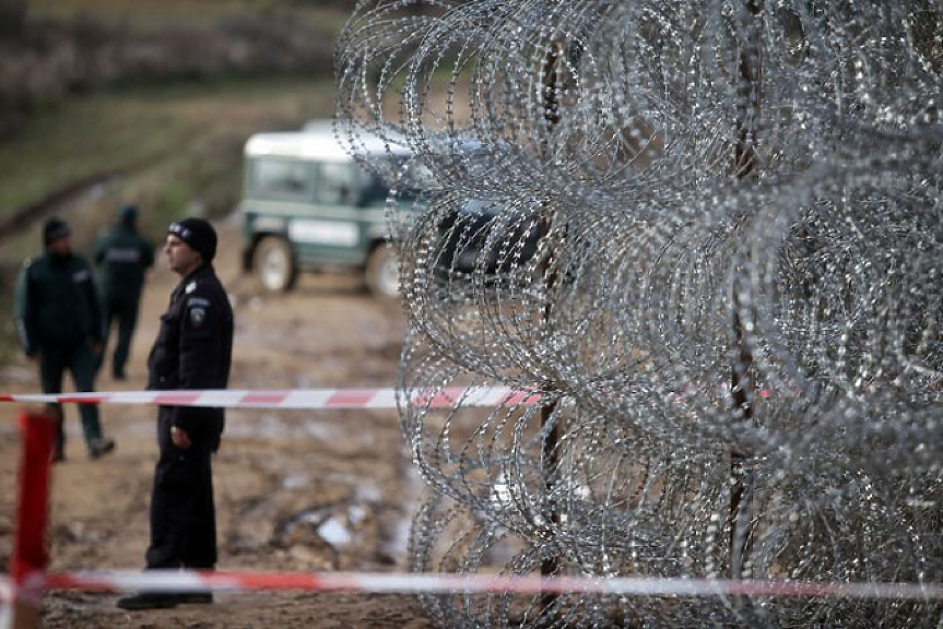 Полицаи за нелегалния поток: По границата ще ни разкъсат...Правят всичко на всяка цена