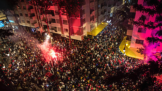 Празнуващи мароканци заляха големите градове из Европа (СНИМКИ)