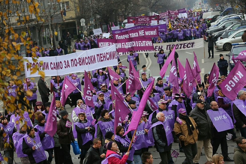 ДЕНЯТ В НЯКОЛКО РЕДА: Синдикати се заканиха на властта. А на коя власт?