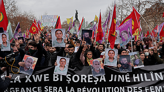 Стотици кюрди протестират в Париж