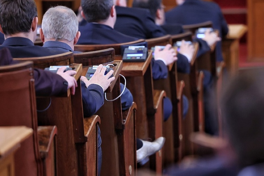 Парламентът осъди насилието над българи в Република Северна Македония