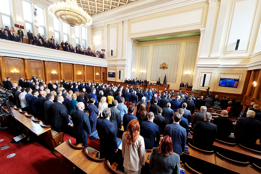 Дежавю. Новият парламент не можа да избере председател. Предлага се ротация