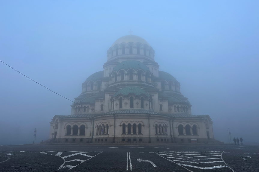 Минус 2 градуса в София. И утре остава студено и ветровито