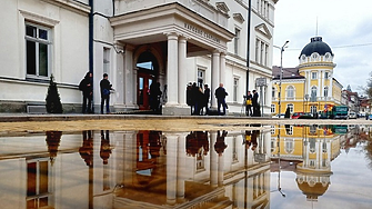 ГЕРБ-СДС и ПП-ДБ продължават преговорите: Непоносима е мисълта за тридневна работна седмица, затова сме тук