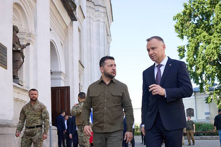 Зеленски и Дуда - заедно на църква в Луцк