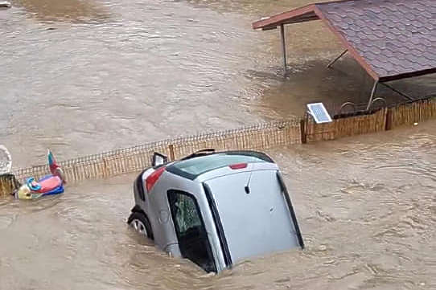 Община Царево под вода, двама загинали, обявено е извънредно положение (ВИДЕО и СНИМКИ)