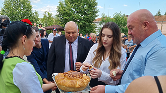 Нургюл Салимова посрещната по шампионски в родното й село