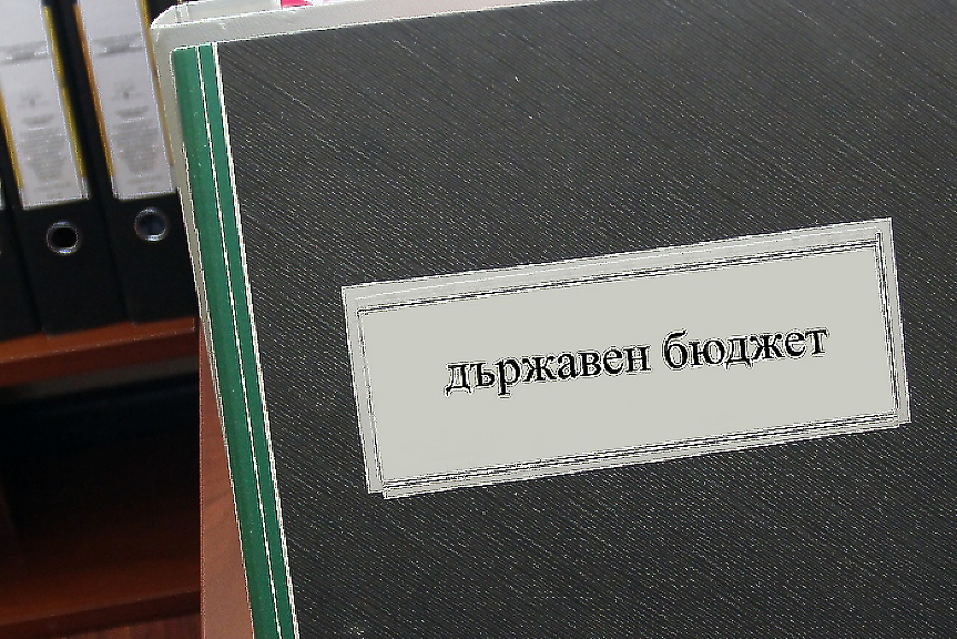 Новата едномесечна депутатска ваканция отлага бюджета