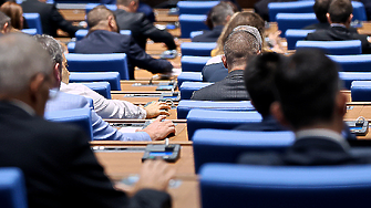 Парламентът пак прекъсва предизборната си ваканция, сега - заради вота на недоверие