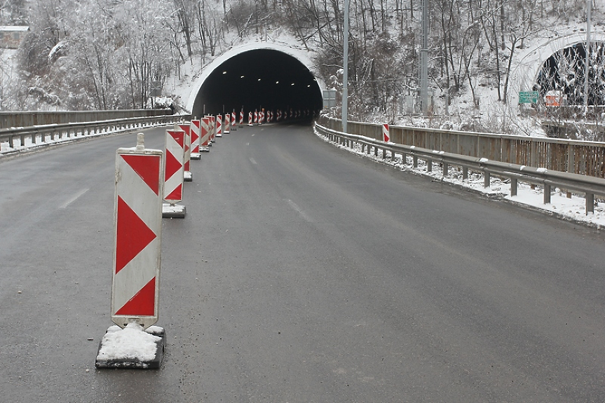 Затварят платна в два от тунелите по АМ 