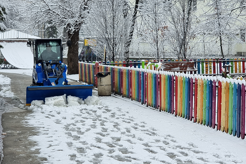 Десетки населени места са без ток