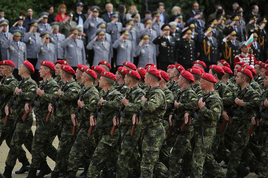 6 май: без военен парад, но с МиГ-29, забрана за дронове и проверки с металдетектори