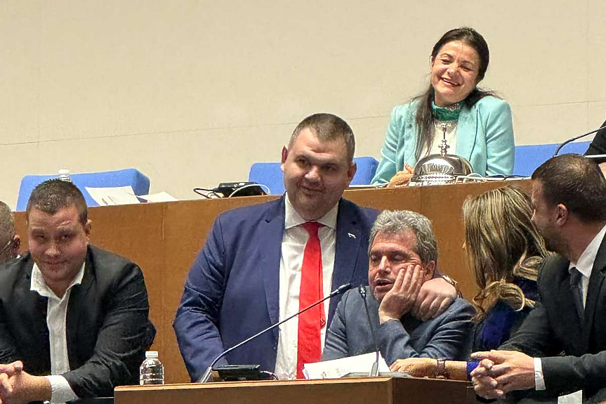 ДЕНЯТ: нова предизборна кампания – за парламент... но и за шеф на ВАС